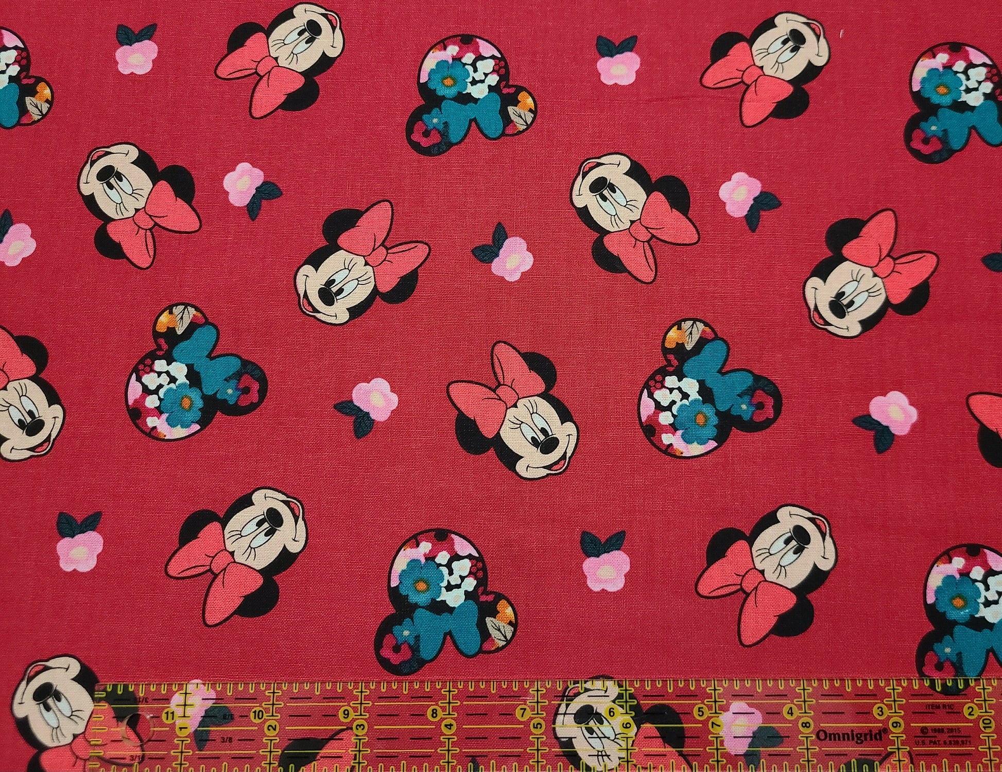 Disney Minnie Head Toss clearance 100% cotton fabric